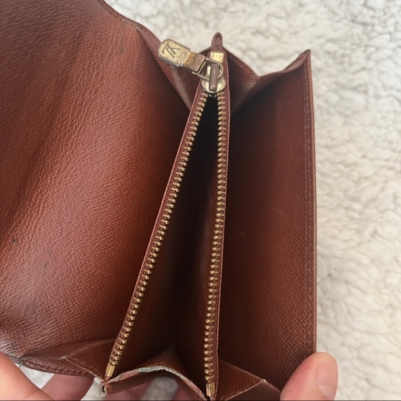 Authentic Louis Vuitton Compact wallet in Monogram - Picture 7 of 12